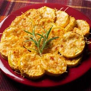 Crunchy, cheesy, and healthy! 🧀✨ Try our Parmesan Baked Yellow Squash for a perfect side dish. Easy to make and full of flavor! Click the link for the full recipe ➡️ [https://4earthfarms.com/recipes/squash/#Parmesan-Baked-Yellow-Squash] #HealthyEating #SideDish #Yummy #4earth #4earthfarms #recipeideas